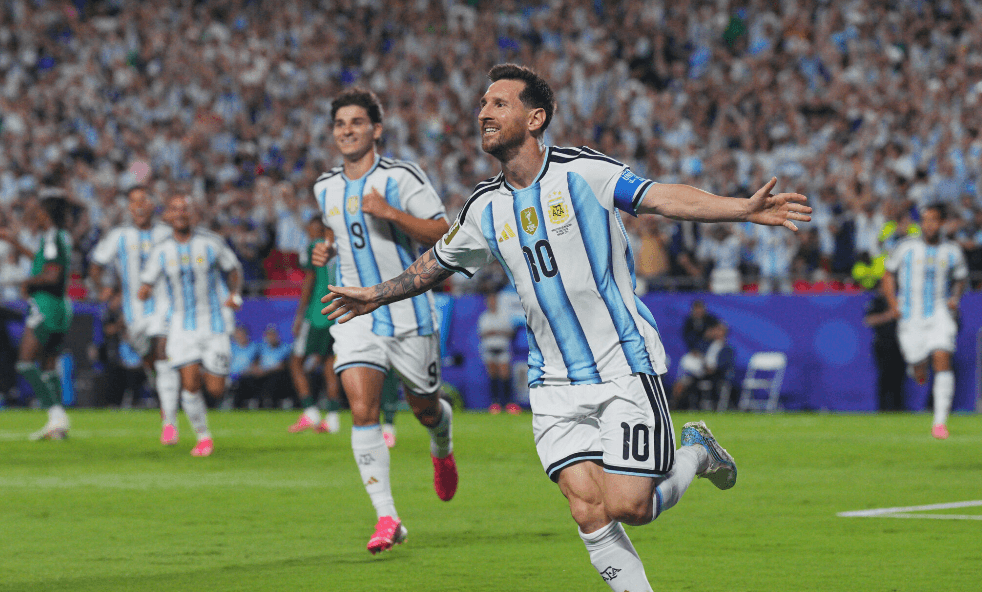 Lionel Messi Hits Hat-Trick, Ties World Cup All-Time Scoring Record as Argentina Dominate Algeria