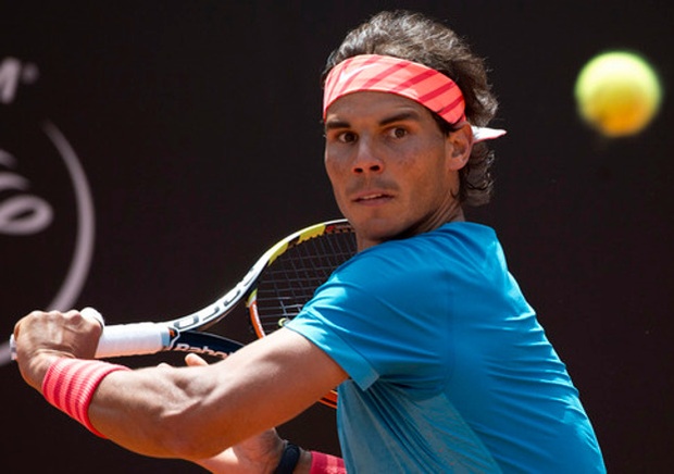 Rafael Nadal Advances at Hamburg