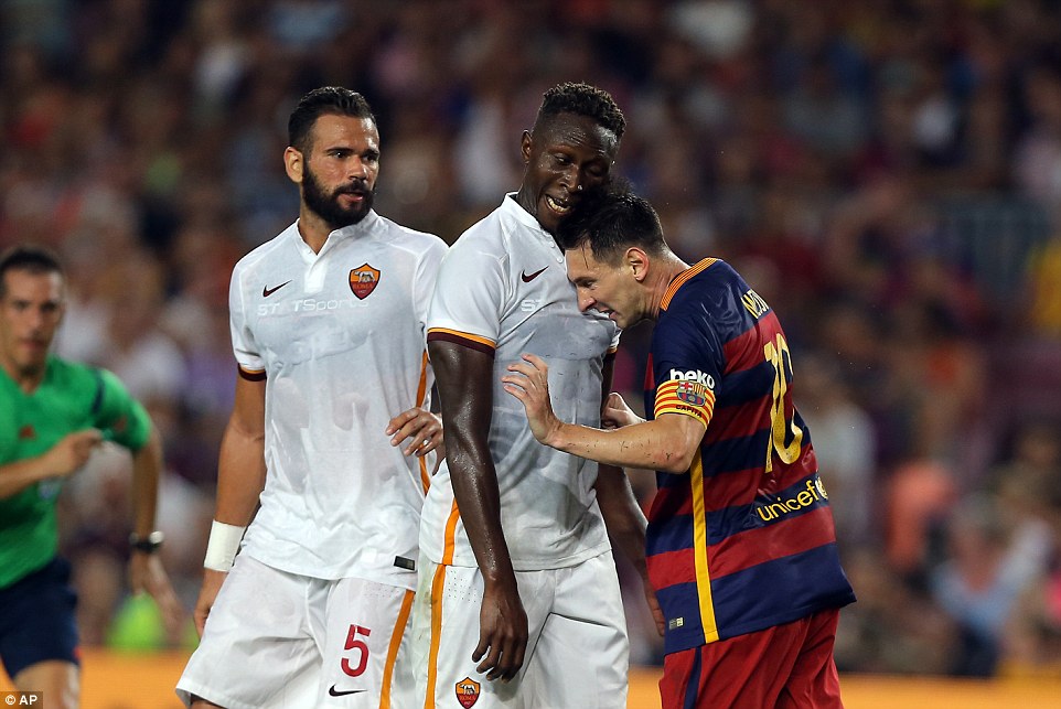 Messi head-butted AS Roma
