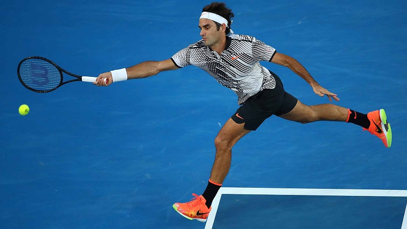 Federer Fights Fiercely for Five Sets and Beats Wawrinka to Enter Australian Open Final